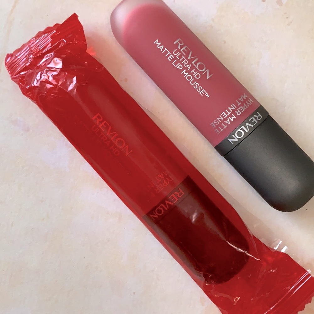 Revlon Ultra HD MATTE LIP MOUSSE HYPER MATTE MAT INTENSE color: Dusty Rose